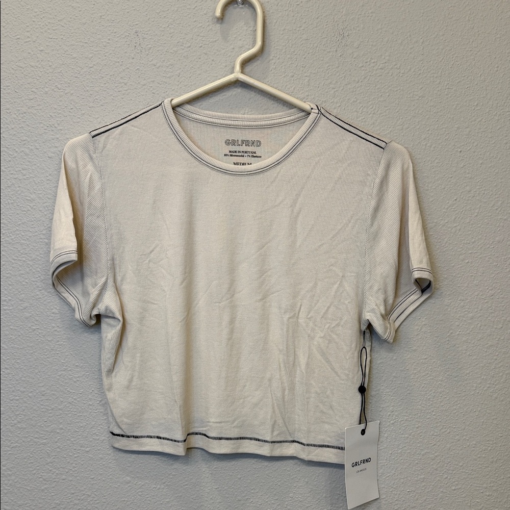 NWT GRLFRND Cream Cropped Tee with Black Contrast Stitching - size medium